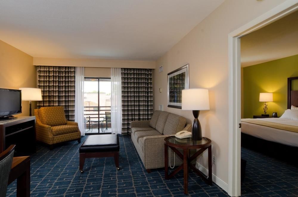 DoubleTree Suites by Hilton Charlotte - SouthPark photo 1