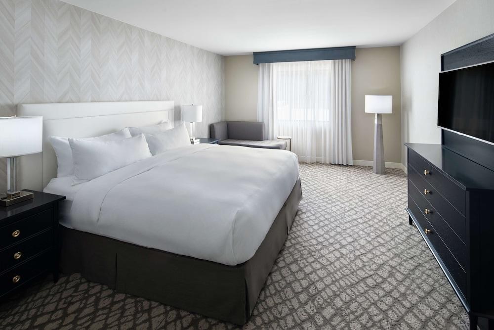 DoubleTree Suites by Hilton Charlotte - SouthPark photo 3