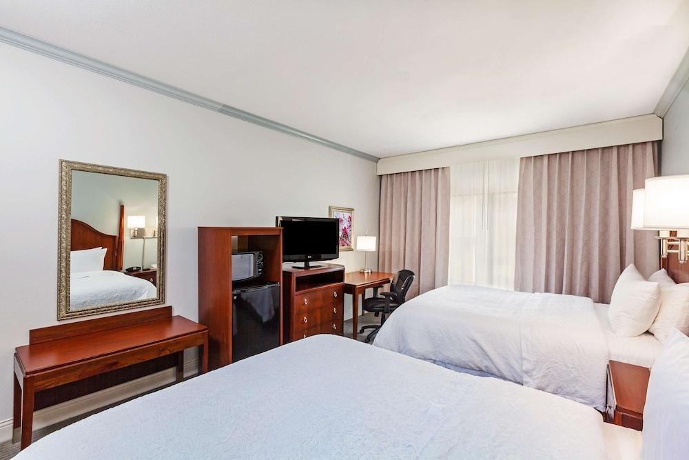 HAMPTON INN & SUITES HOUSTON-WESTCHASE photo 4
