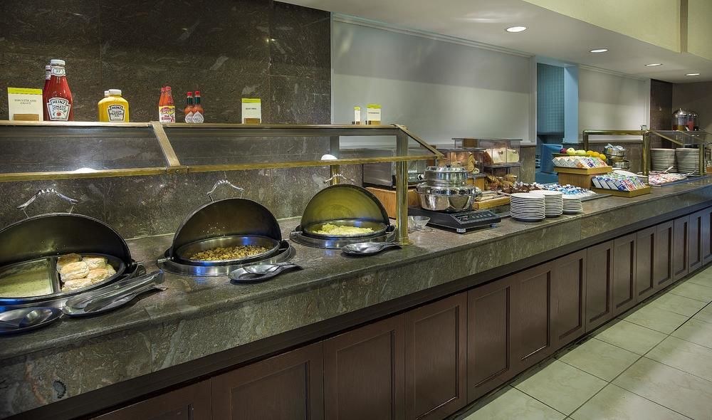 DoubleTree by Hilton Charlotte Airport
