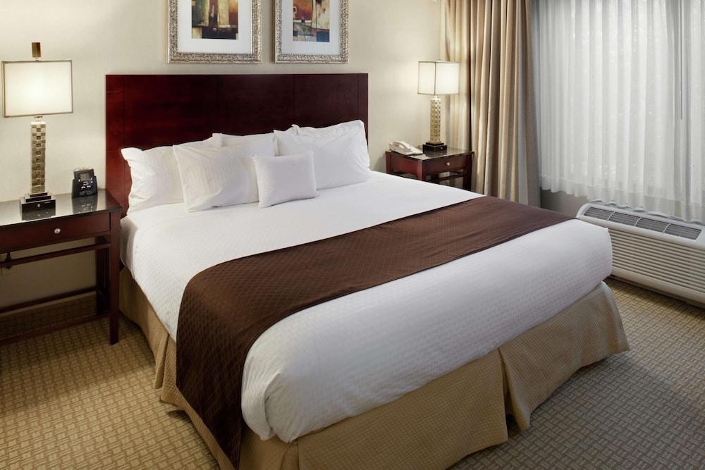 DoubleTree by Hilton Charlotte Airport photo 4