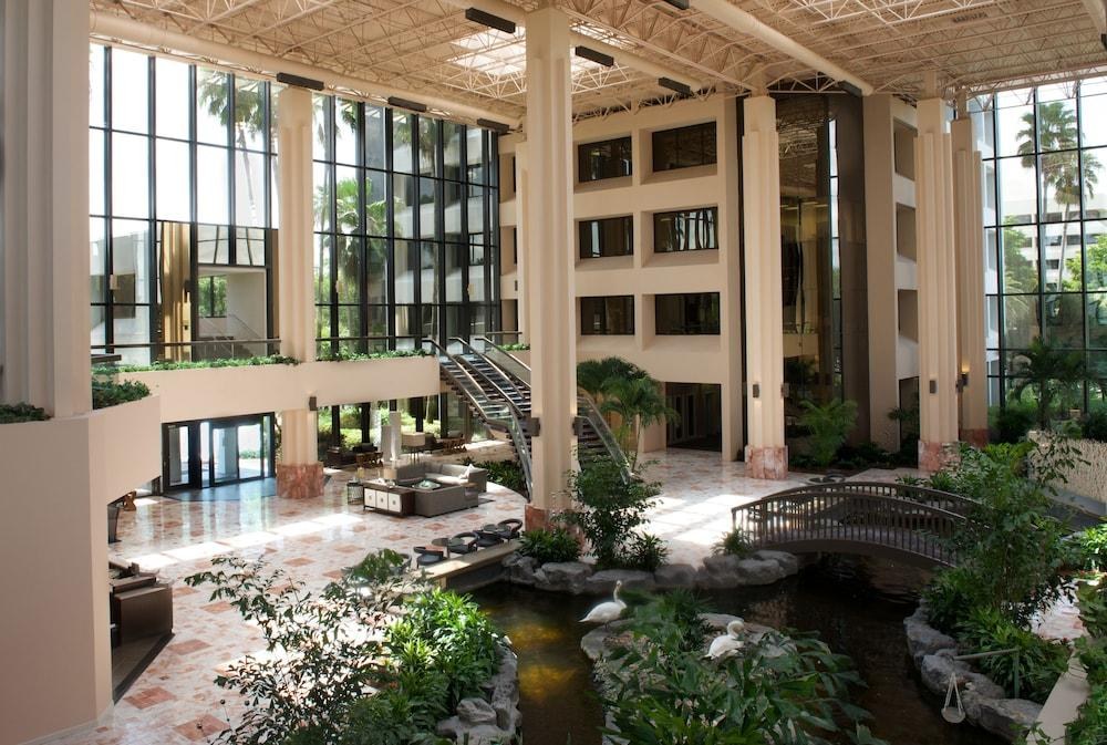 Embassy Suites by Hilton Palm Beach Gardens PGA Boulevard photo 2