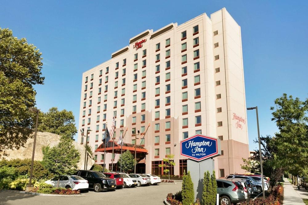 Hampton Inn New York - LaGuardia Airport photo 2
