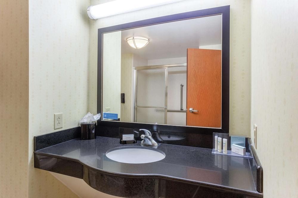 Hampton Inn Richmond - South photo 2