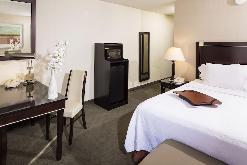 Hampton Inn & Suites Las Vegas South photo 2