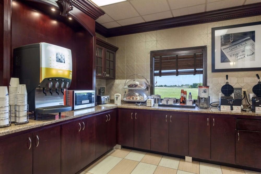 Hampton Inn & Suites Dallas-DFW Airport North-Grapevine photo 2