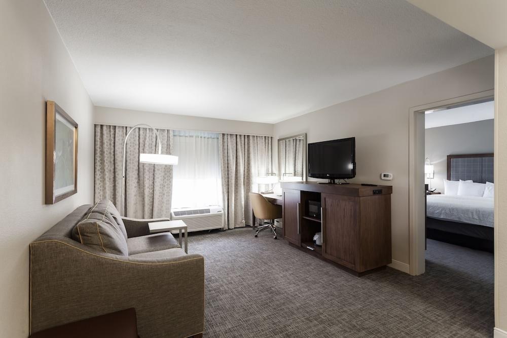 Hampton Inn & Suites Dallas-DFW Airport North-Grapevine photo 3