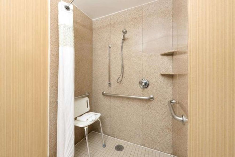 HAMPTON INN PLANO-NORTH DALLAS photo 3