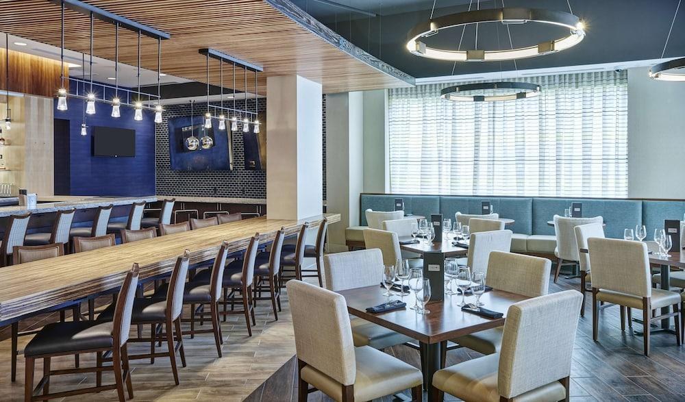 DoubleTree by Hilton Charlotte Uptown photo 3