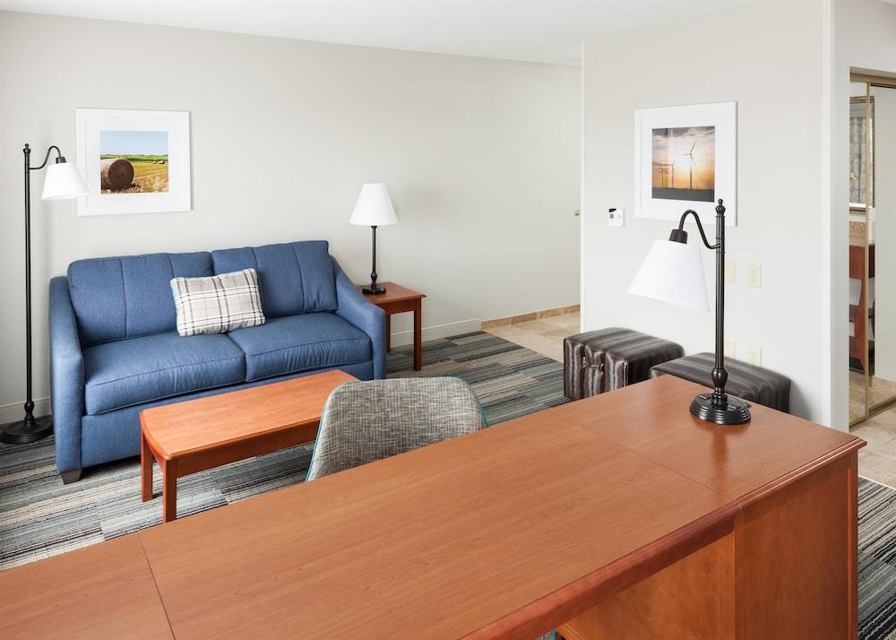 Hampton Inn & Suites Cedar Rapids - North photo 4