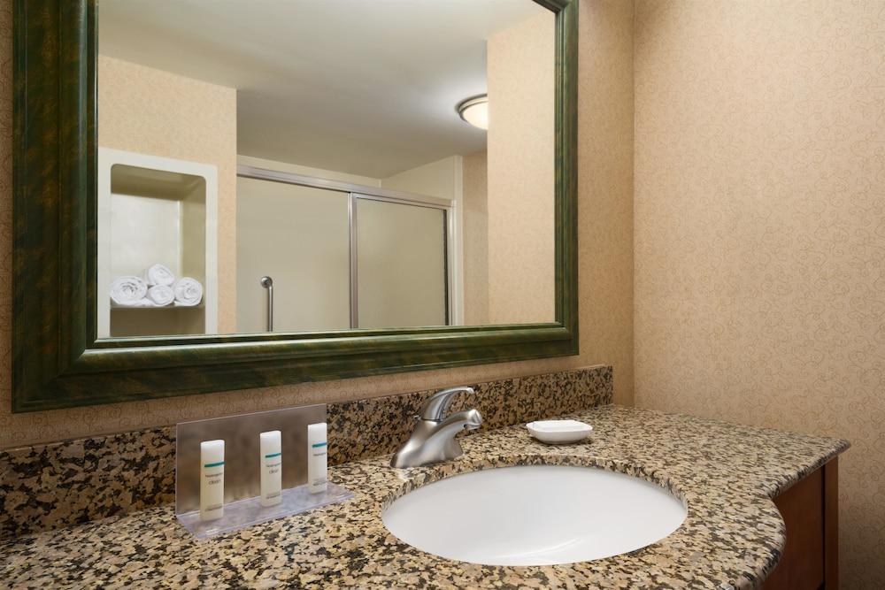 Hampton Inn & Suites Williamsburg-Central photo 2