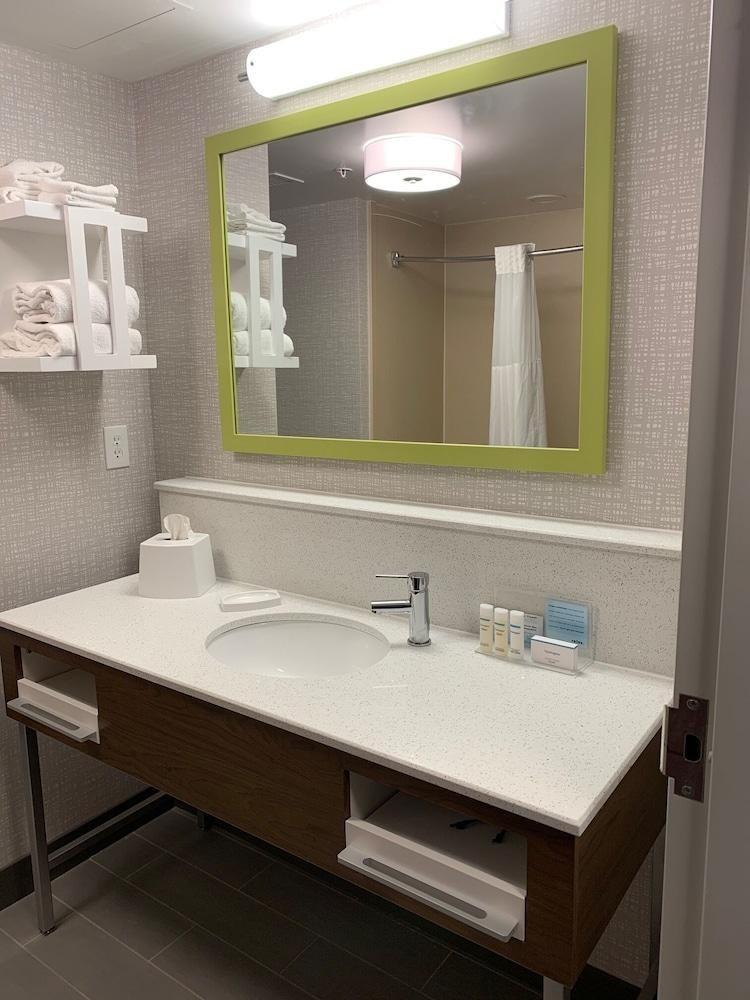Hampton Inn & Suites Syracuse Dewitt photo 2