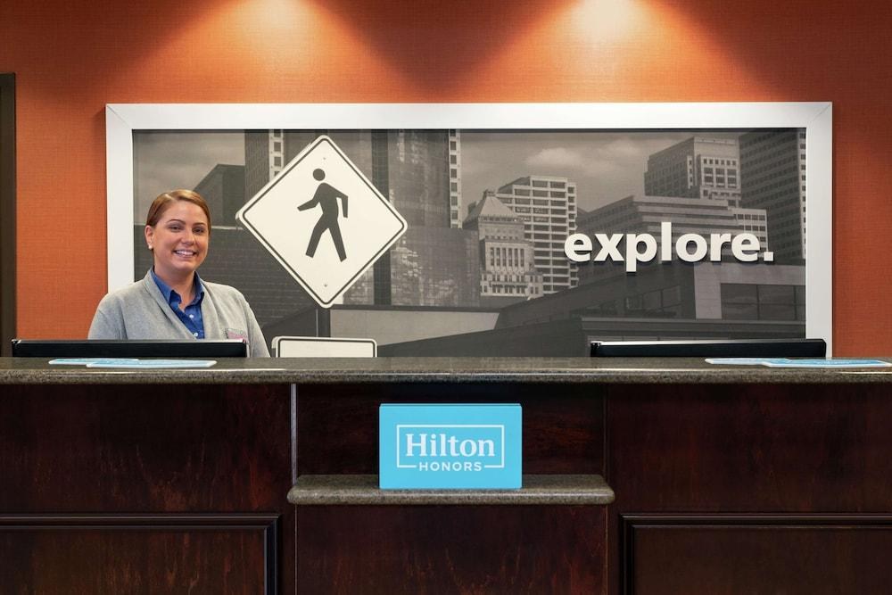 Hampton Inn & Suites Syracuse Dewitt photo 3
