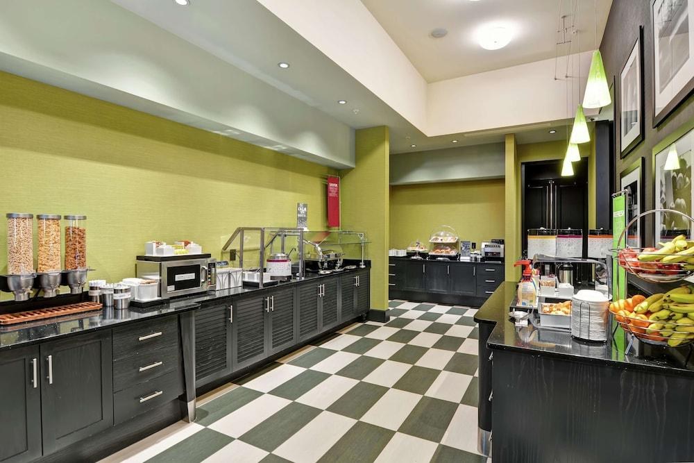 Hampton Inn & Suites Raleigh/Crabtree Valley photo 2