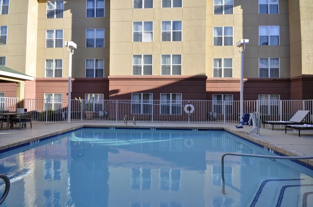 Homewood Suites by Hilton Phoenix-Biltmore photo 1