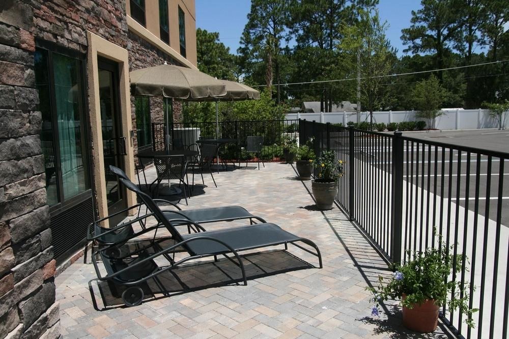 Hampton Inn & Suites Jacksonville - Beach Blvd/Mayo Clinic photo 1