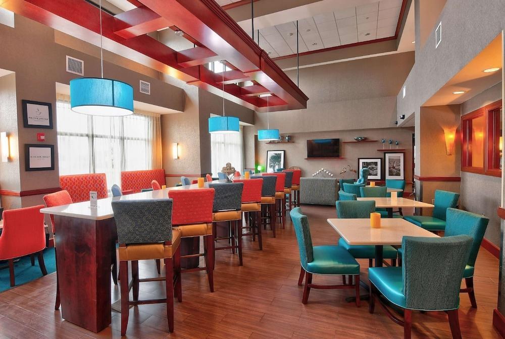 Hampton Inn & Suites Jacksonville - Beach Blvd/Mayo Clinic photo 3