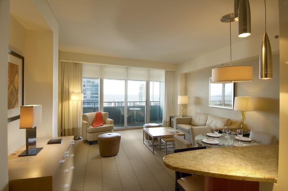 AKA BRICKELL photo 3