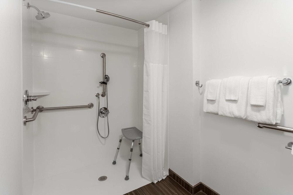 Hampton Inn Bloomington photo 3