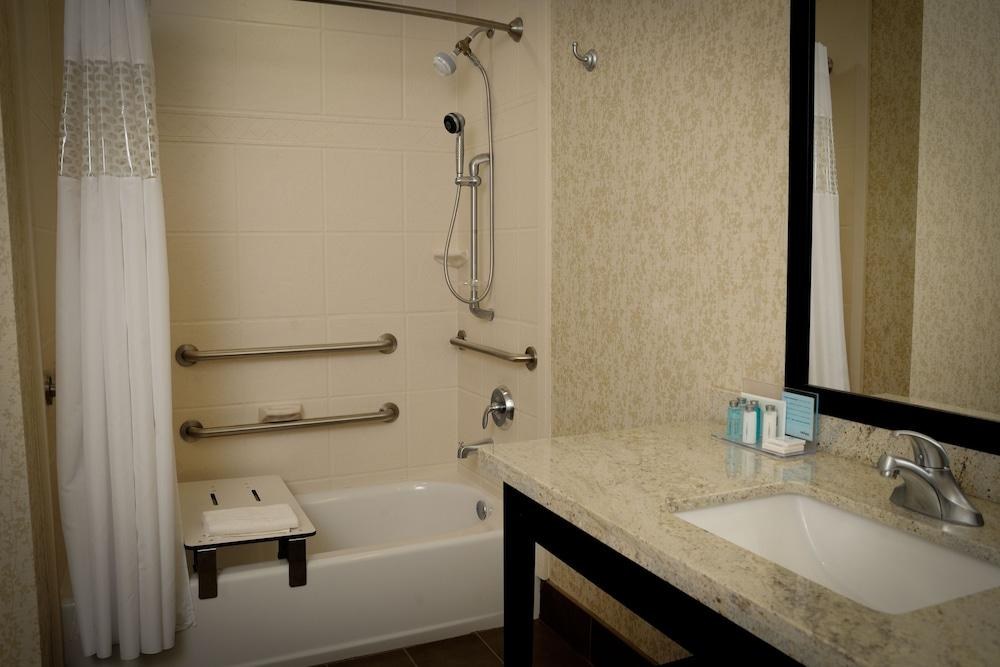 Hampton Inn & Suites Houston Heights I-10 photo 2