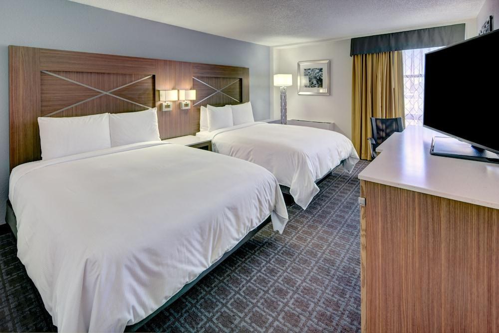 DoubleTree by Hilton Milwaukee Downtown photo 3