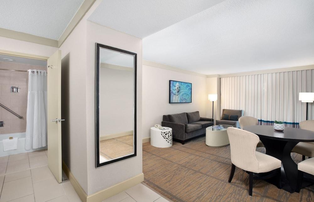 DoubleTree by Hilton Miami Airport & Convention Center photo 2