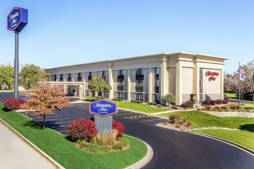Hampton Inn Milwaukee-Airport photo 2