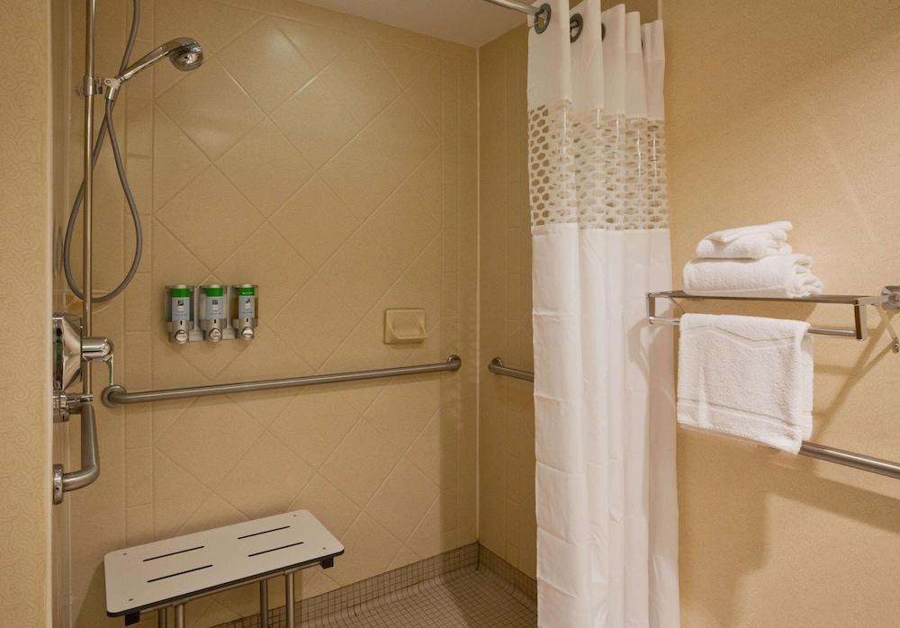 Hampton Inn Milwaukee-Airport photo 3