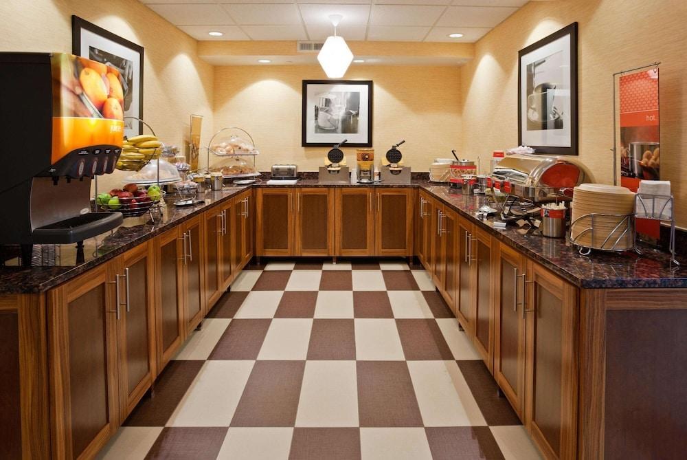 Hampton Inn Milwaukee-Airport photo 4
