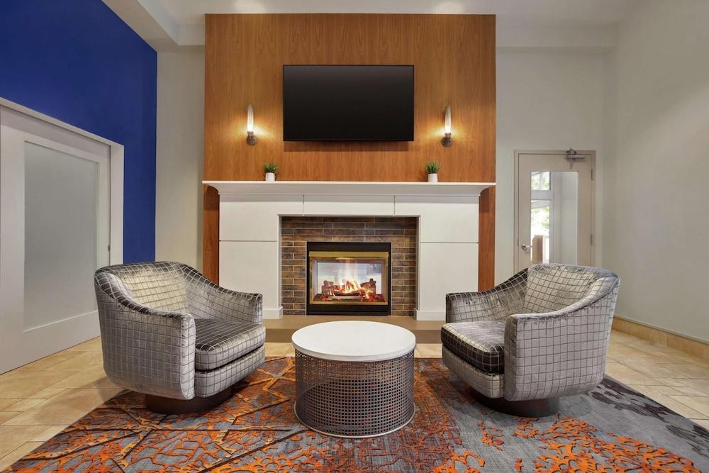 Hilton Garden Inn New Orleans Convention Center photo 2