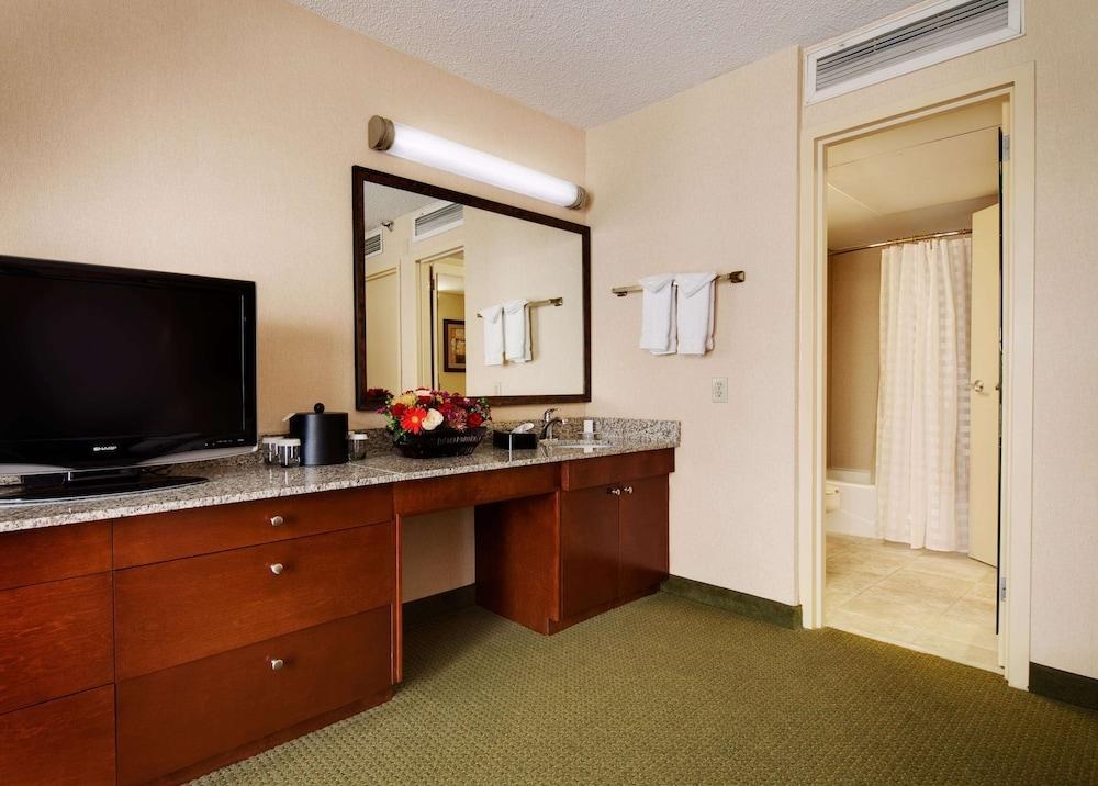Embassy Suites by Hilton Tulsa I-44 photo 3