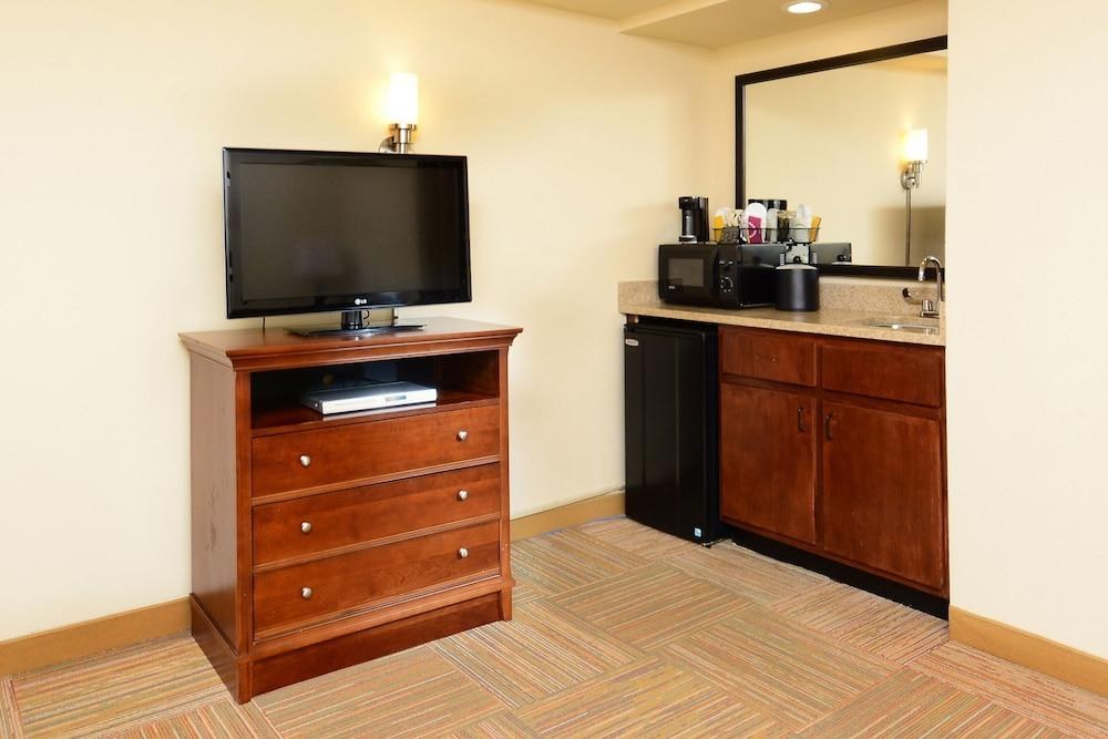 Hampton Inn Raleigh-Capital Blvd. North photo 3