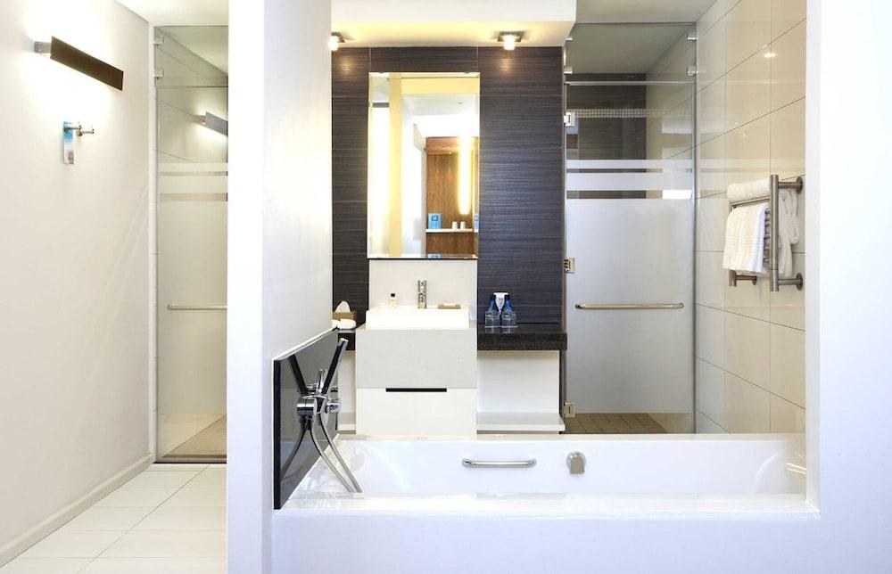 DoubleTree by Hilton Cape Town - Upper Eastside photo 3