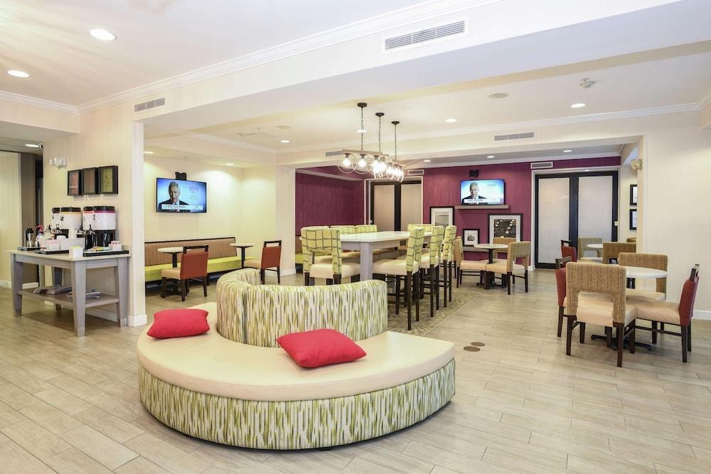 Hampton Inn Jacksonville East Regency Square photo 2
