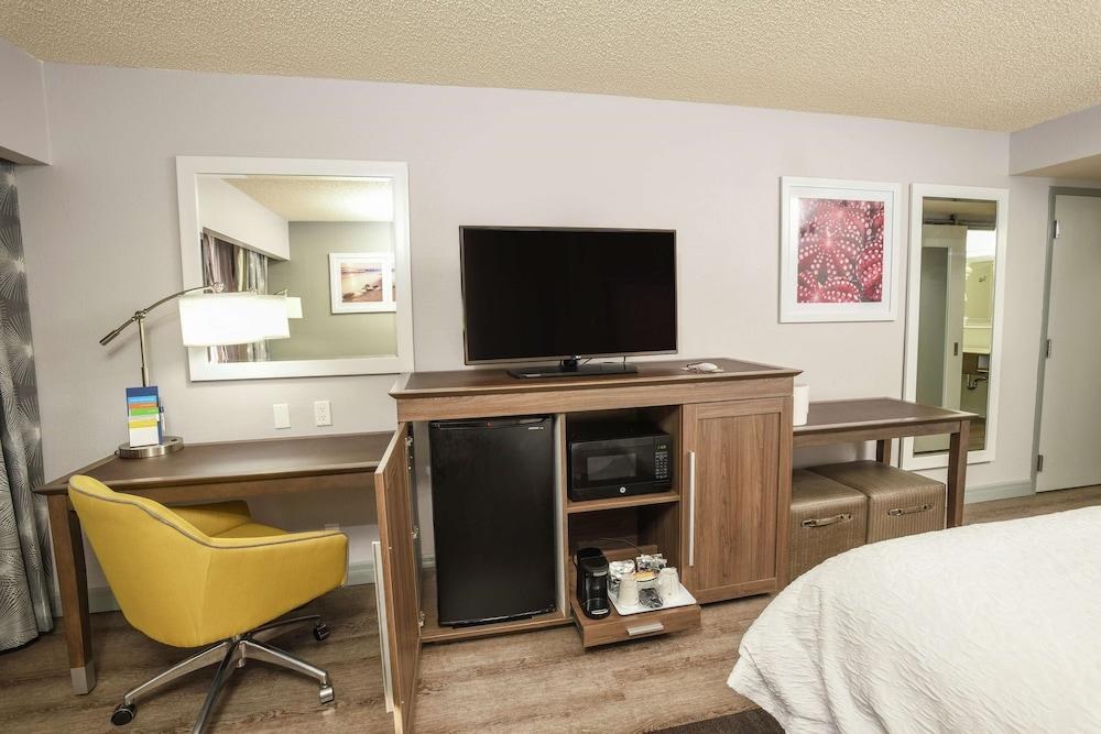 Hampton Inn Jacksonville East Regency Square photo 3