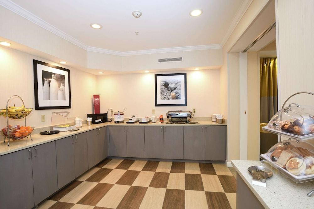 Hampton Inn Jacksonville East Regency Square photo 4