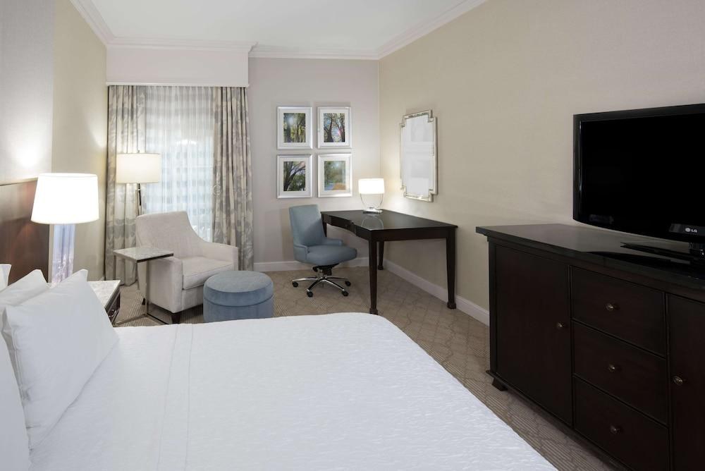 Hampton Inn & Suites Charlotte/SouthPark at Phillips Place photo 4
