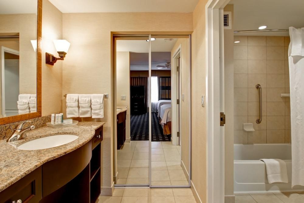 Homewood Suites by Hilton Toronto Airport Corporate Centre photo 3