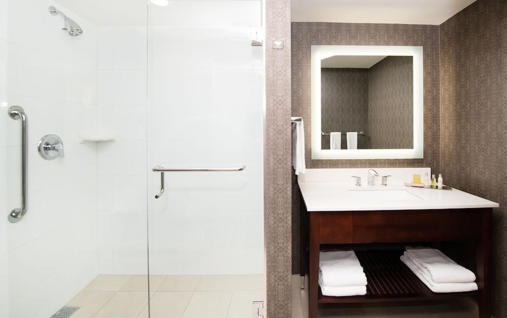 DoubleTree by Hilton Hotel & Suites Charleston Airport photo 2