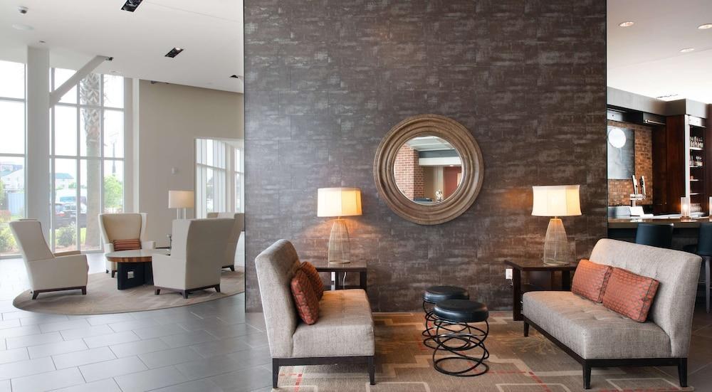 DoubleTree by Hilton Hotel & Suites Charleston Airport photo 3