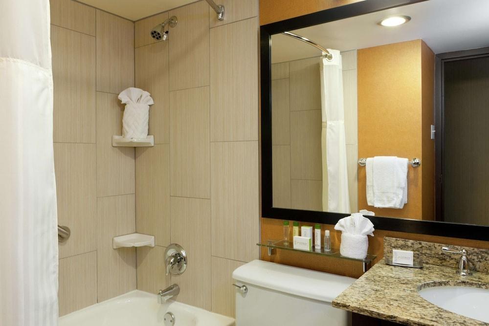 DoubleTree by Hilton Cleveland Downtown - Lakeside photo 4