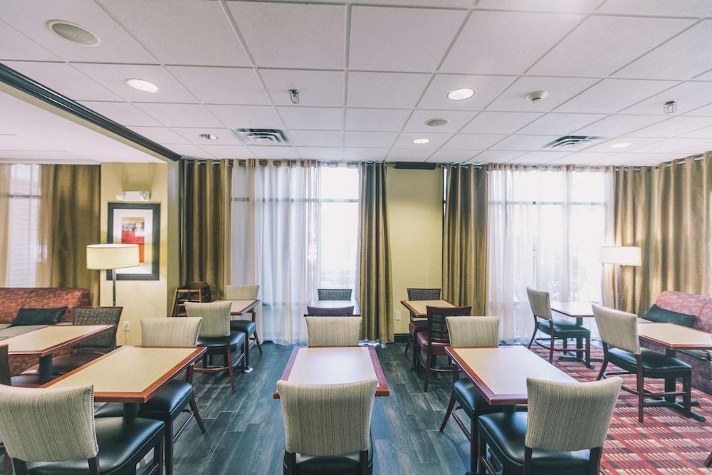 Hampton Inn Tallahassee-Central photo 3