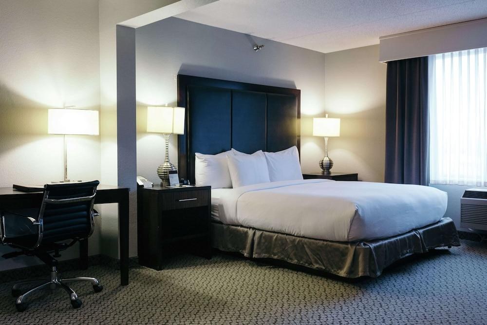 DoubleTree by Hilton Des Moines Airport photo 2