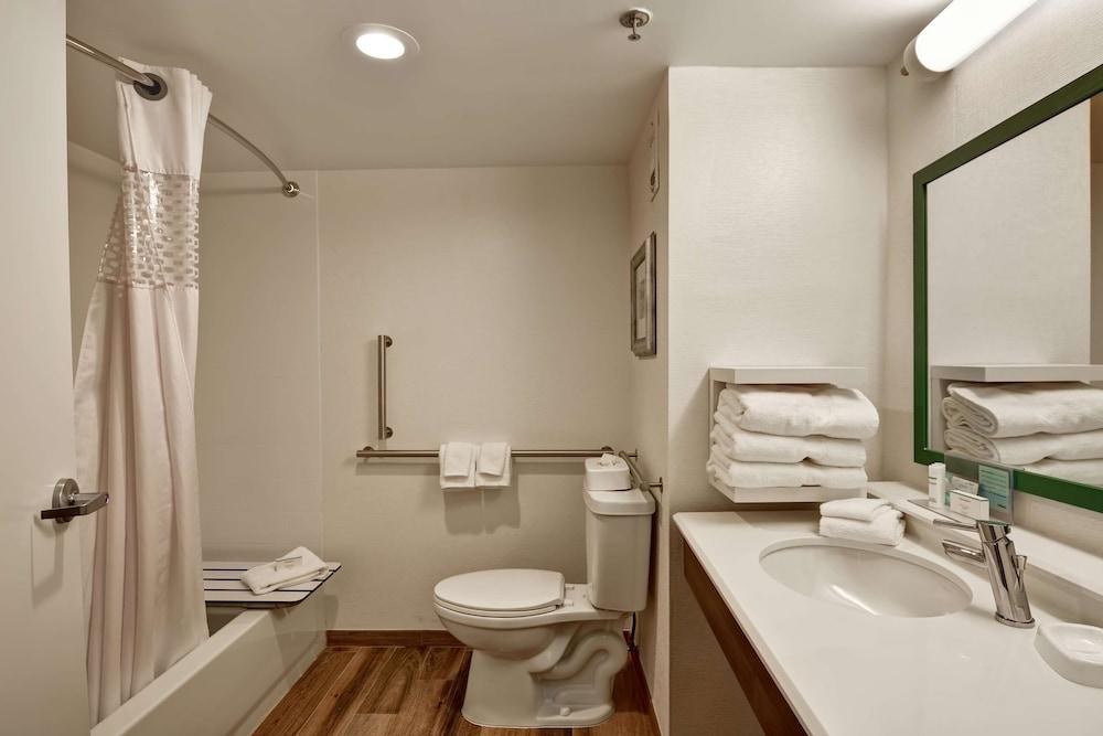 Hampton Inn Albany-Wolf Road (Airport) photo 2