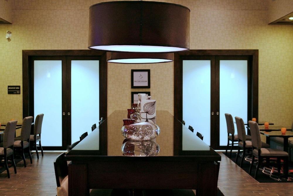 Hampton Inn & Suites by Hilton Red Deer
