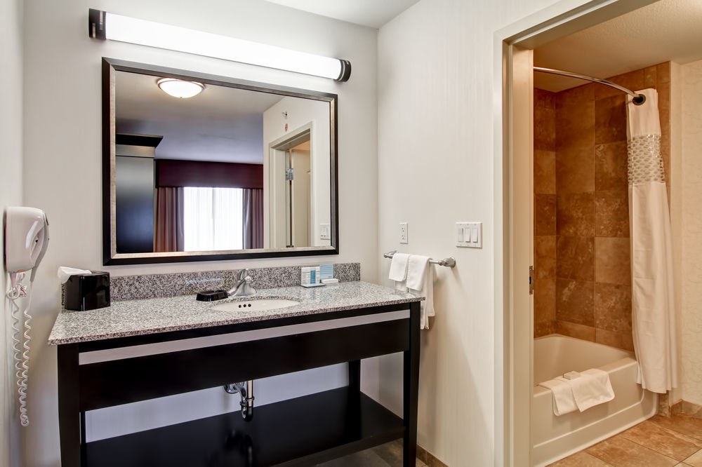 Hampton Inn & Suites by Hilton Red Deer photo 1
