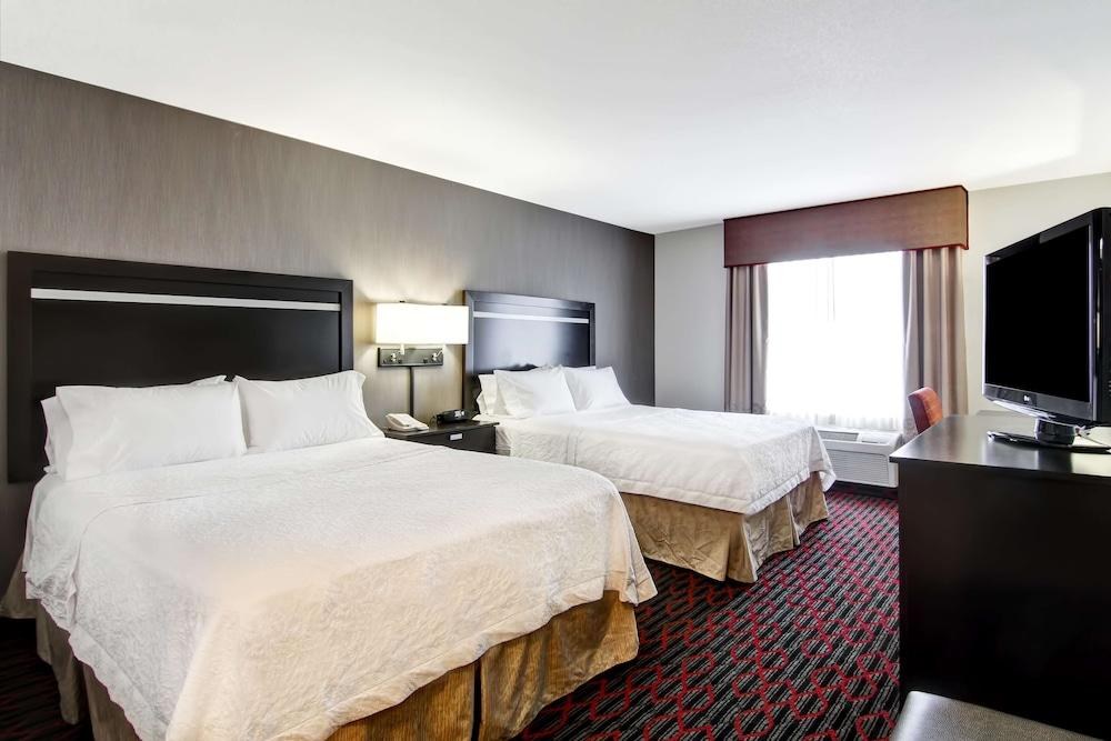 Hampton Inn & Suites by Hilton Red Deer photo 2