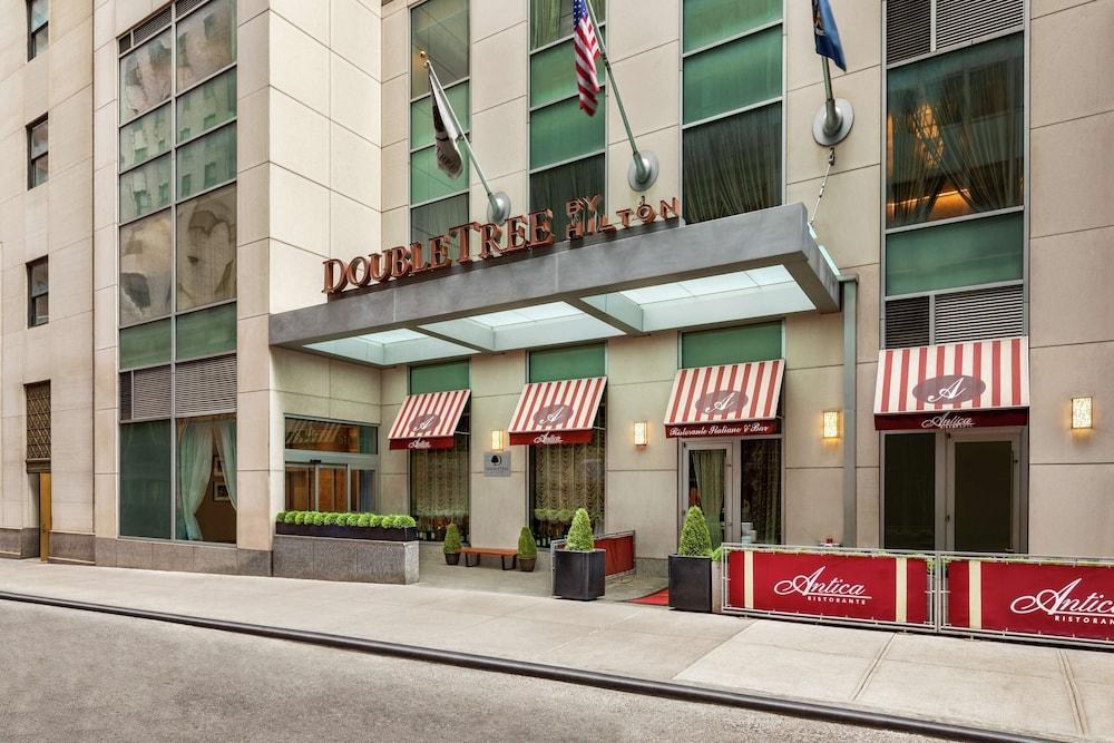 DoubleTree by Hilton New York Downtown photo 2