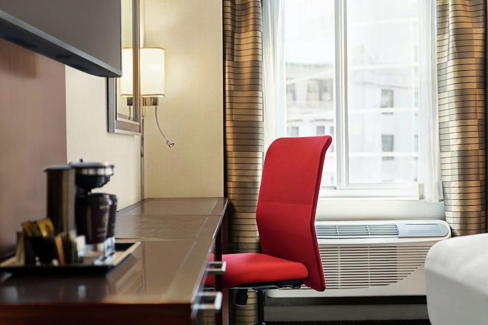DoubleTree by Hilton New York Downtown photo 3