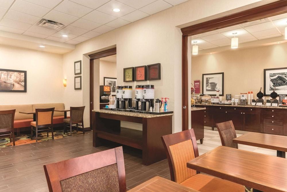 Hampton Inn by Hilton Edmonton/South, Alberta, Canada photo 3